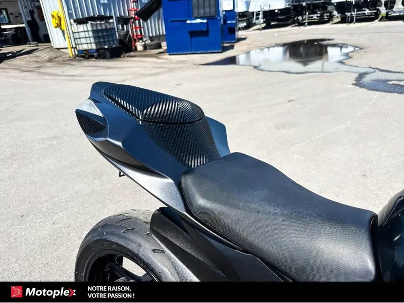 2013 Suzuki GSX-R750 BLACK thumbnail 4