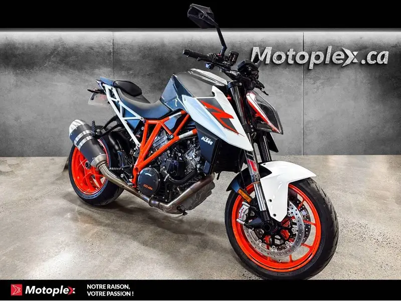 2017 KTM SUPERDUKE 1290 R thumbnail 2