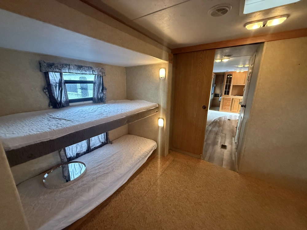 2006 Forest River Sandpiper 321bht alt
