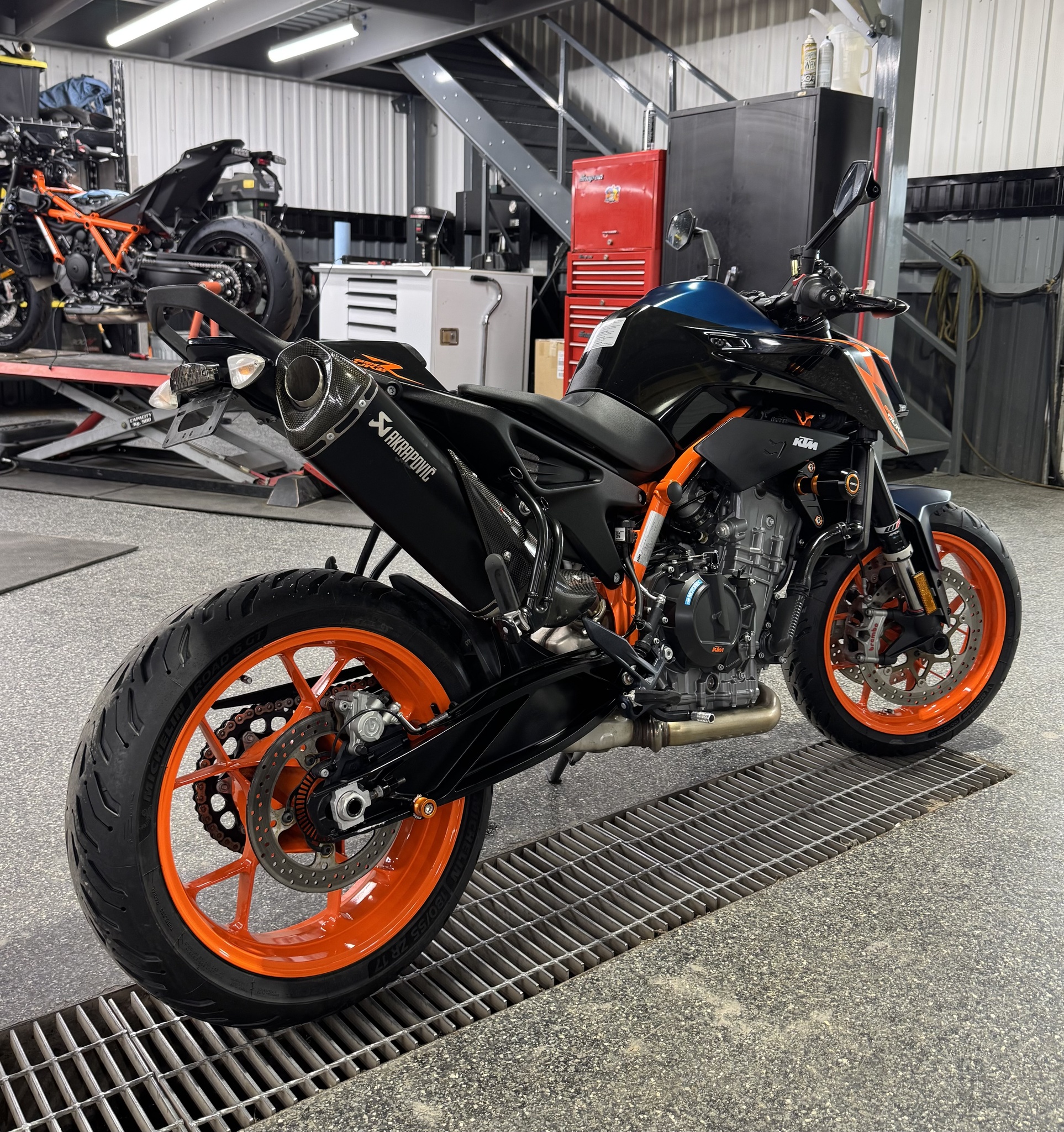 2022 KTM DUKE 890 R thumbnail 2