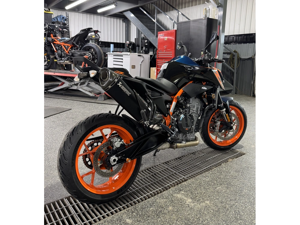 Ktm Duke 890 R 2022 alt