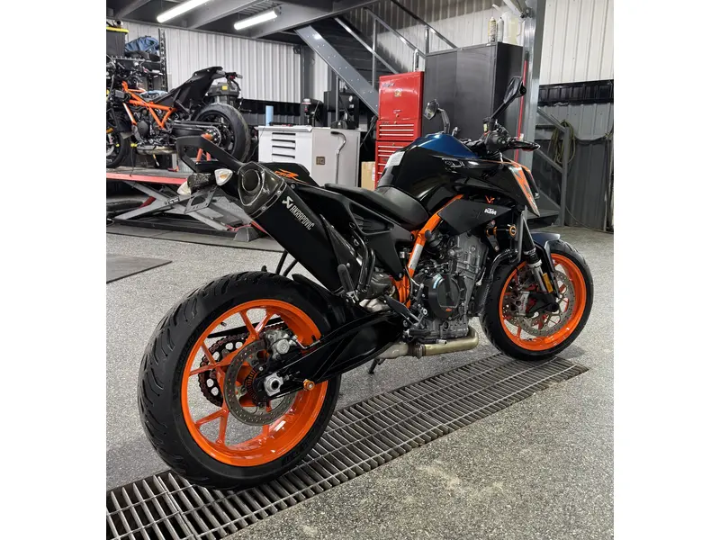 2022 KTM DUKE 890 R