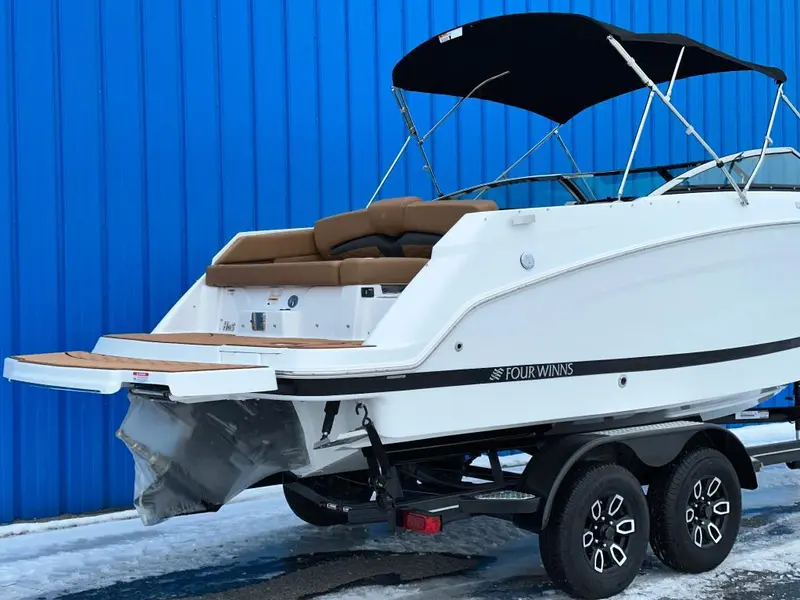 2024 Four Winns HD5 MERCRUISER 6.2L / BRAVO 3