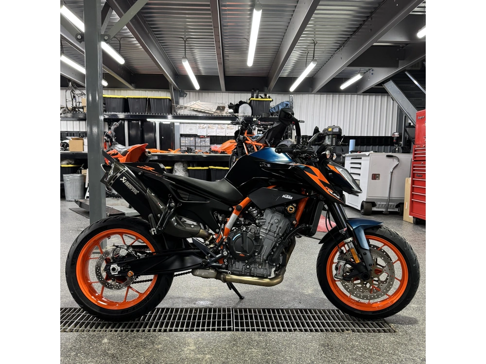 Ktm Duke 890 R 2022 alt