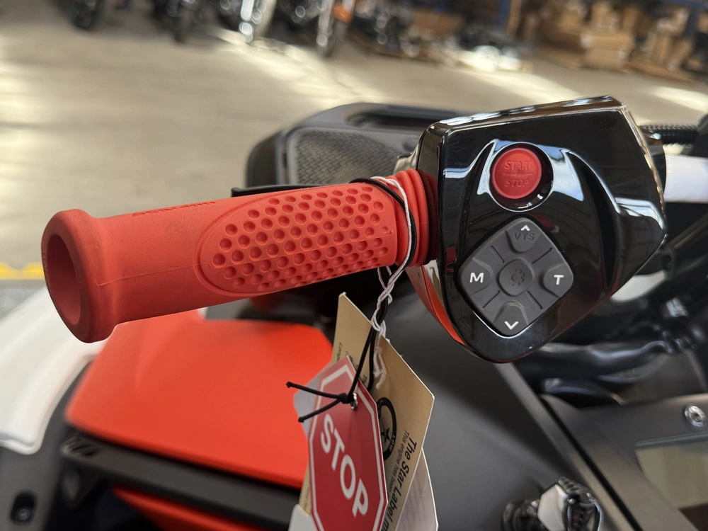 2026 Sea-doo Spark™trixx For 3 Rotax® 900 Ace™ - 90 Ibr And Audio alt