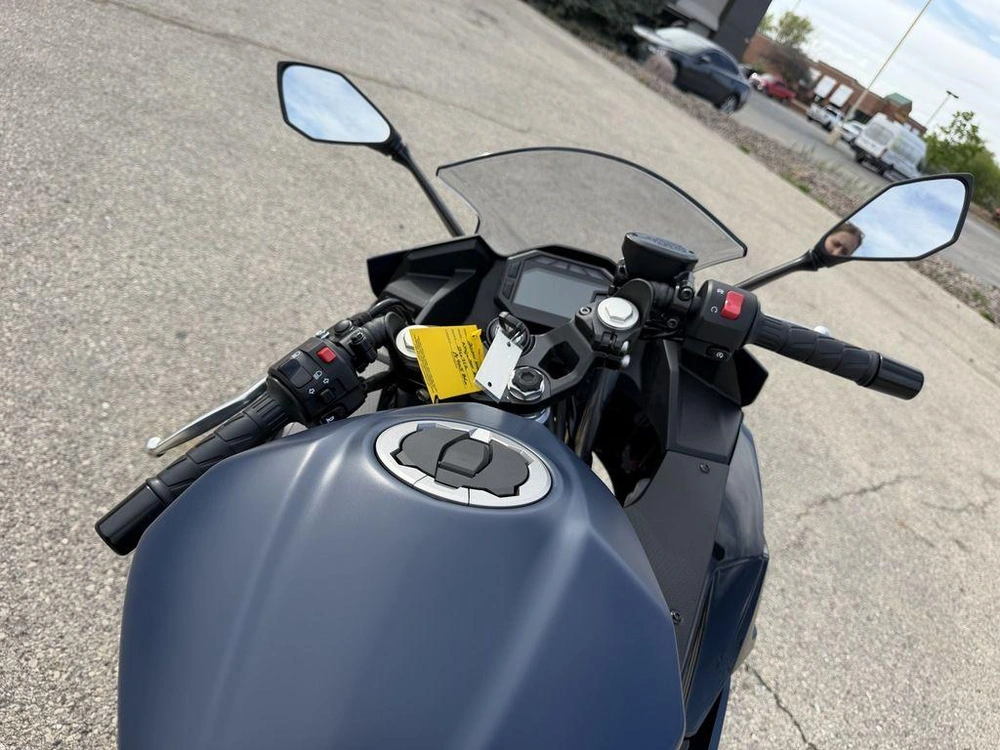 2026 Kawasaki Ninja® 500 Abs Metallic Matte Twilight Blue alt