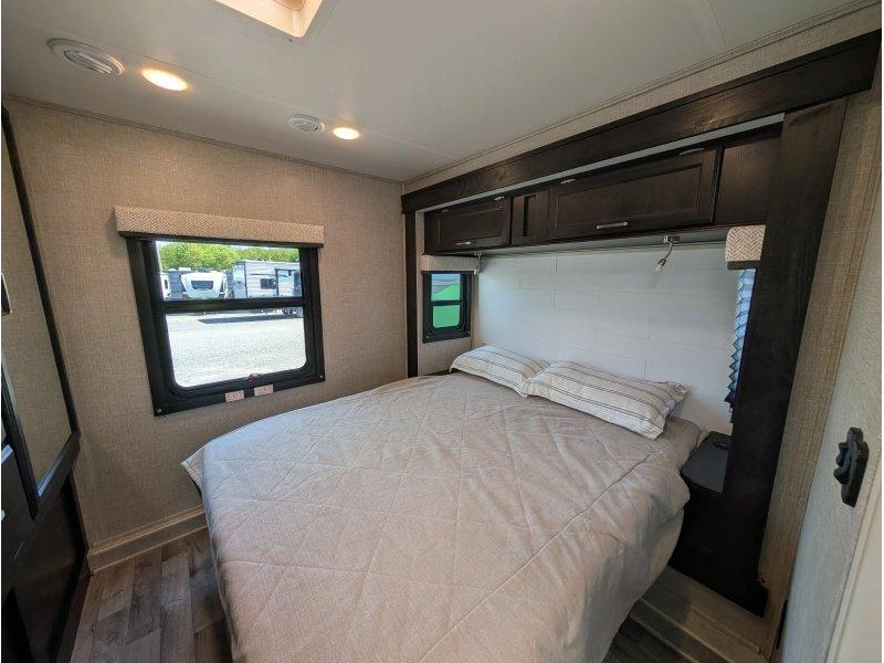2023 Entegra Odyssey 29v alt