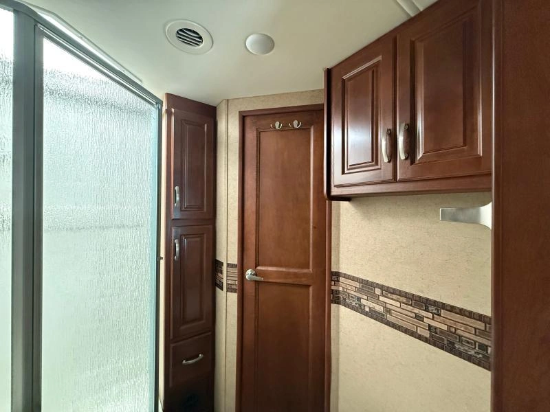 Thor Motor Coach Challenger 37kt 2015 alt
