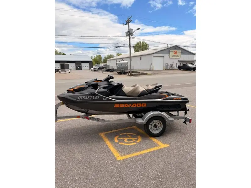 2023 Bombardier SEA DOO GTX 300 thumbnail 5