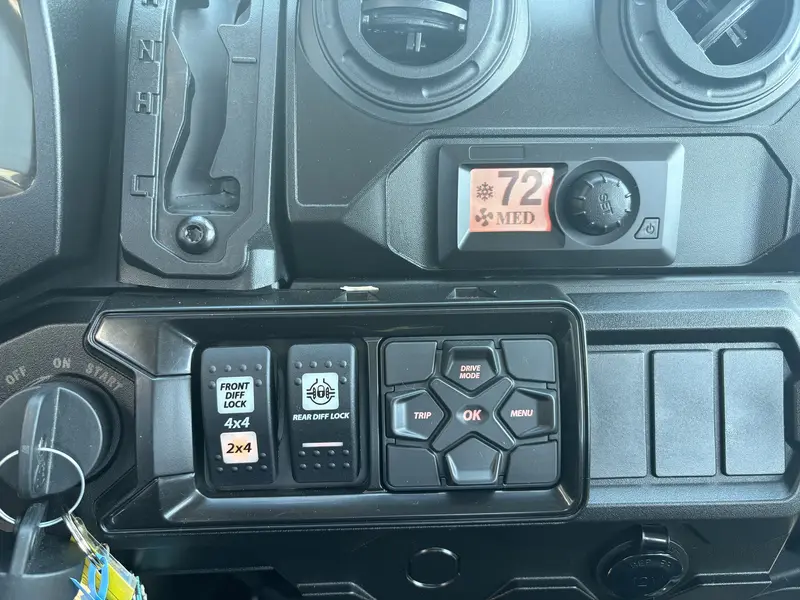 2024 Can-Am Defender Limited HD10 thumbnail 13