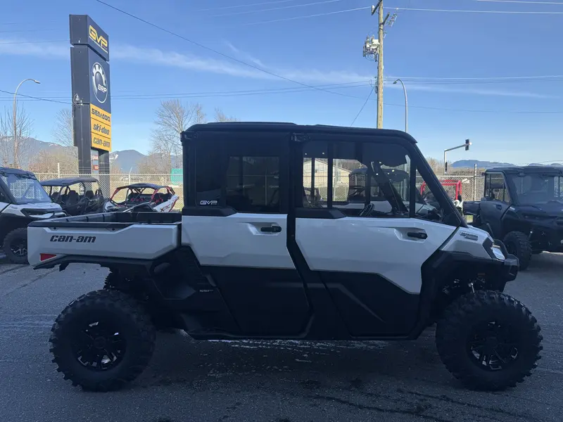 2026 Can-Am DEFENDER MAX LIMITED CAB HD11 thumbnail 8