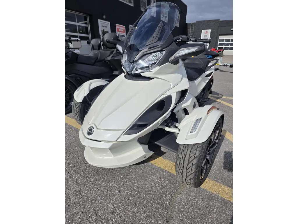 2014 Can-Am ST S