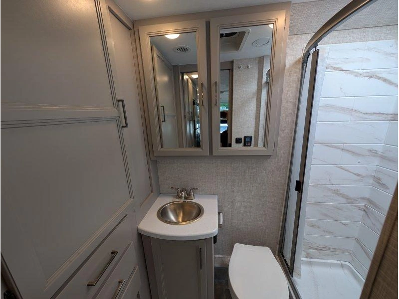 Thor Motor Coach Echelon Mb24 2024 alt