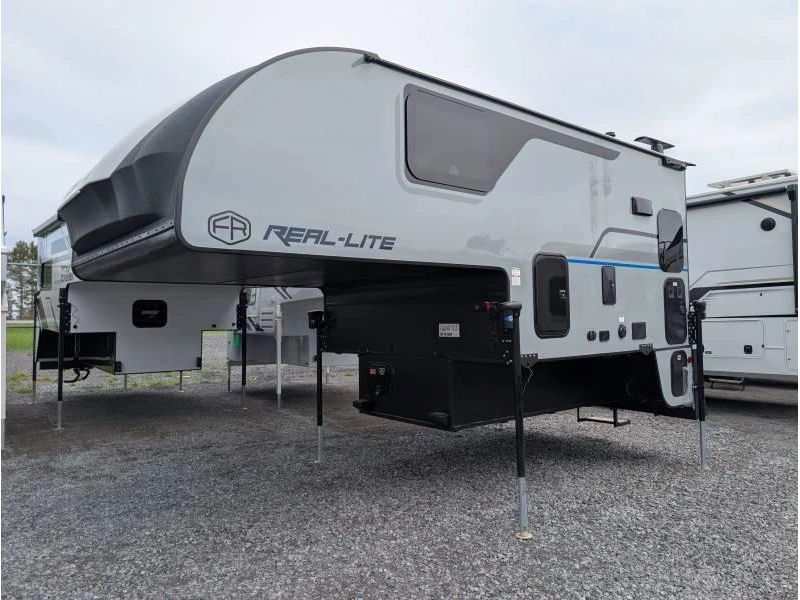 2026 Palomino Real Lite 2110 alt