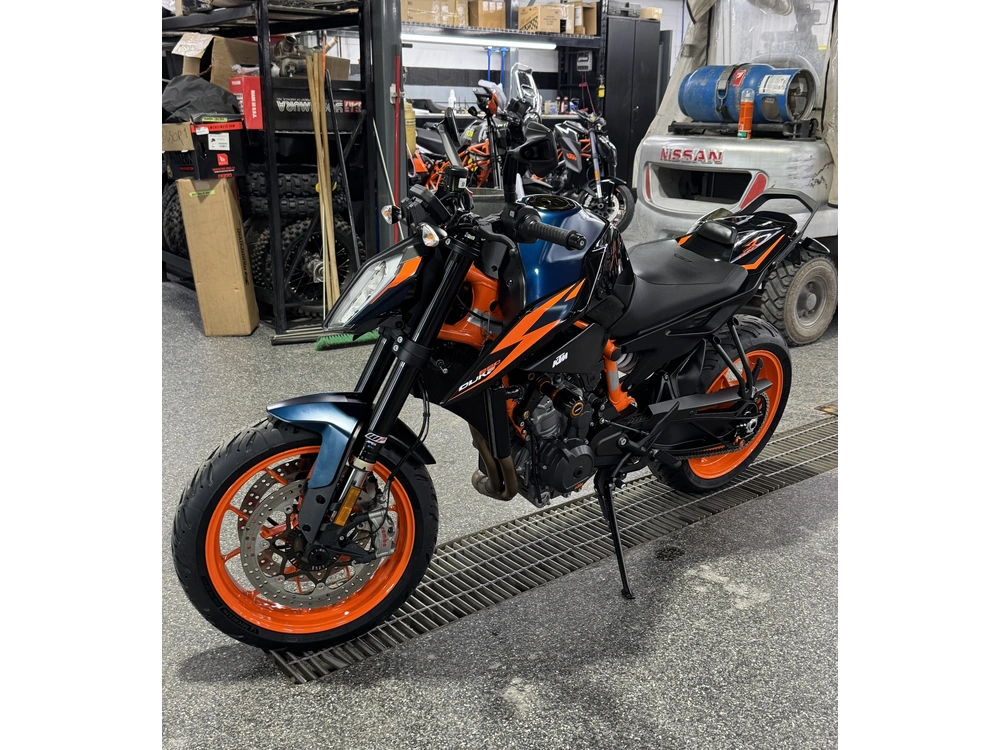 Ktm Duke 890 R 2022 alt