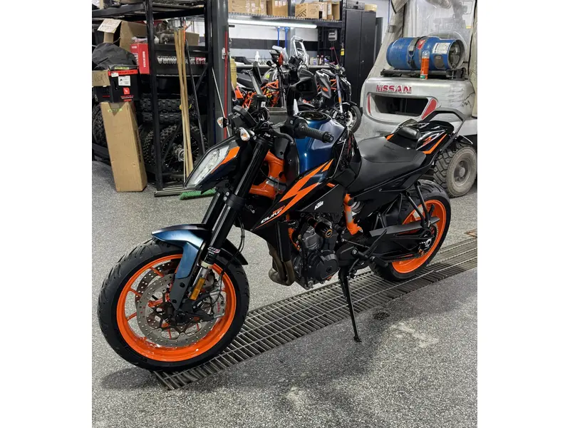 2022 KTM DUKE 890 R