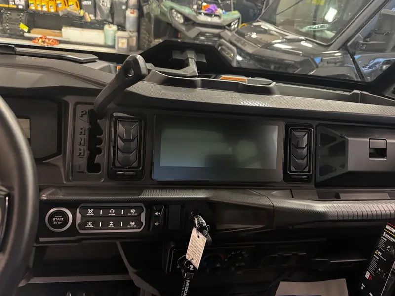 2026 Can-Am DEFENDER LTD HD11 CAB thumbnail 6