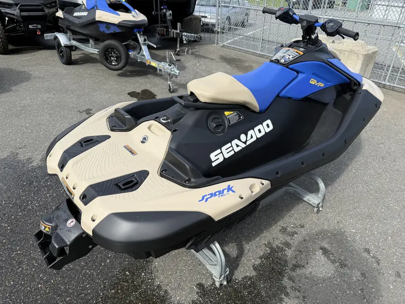 2025 Sea-Doo SPARK™ 1UP TRIXX-90 thumbnail 6
