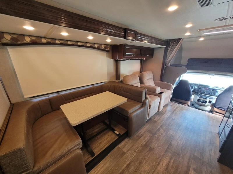 2017 Fleetwood Jamboree 31u alt