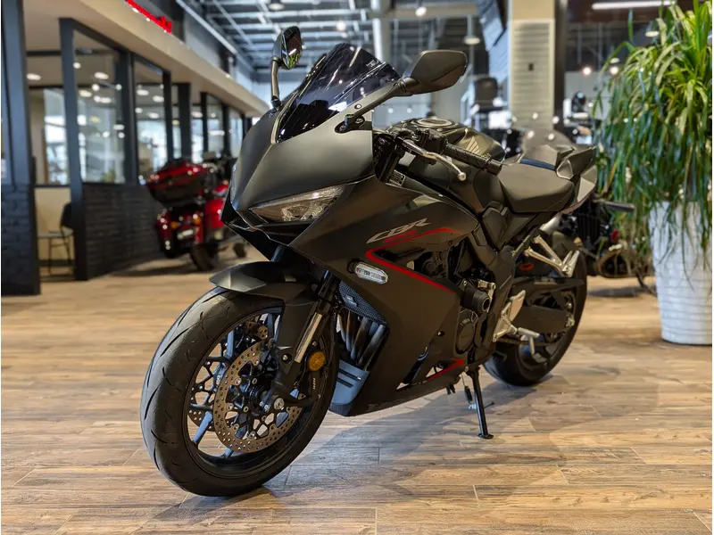 2024 Honda CBR650R // Matte Gunpowder Black Metallic thumbnail 13