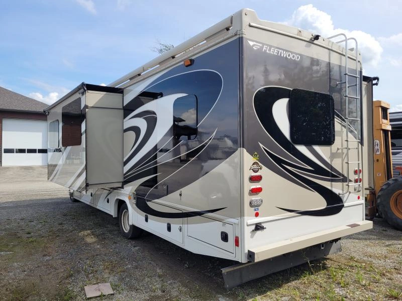 2017 Fleetwood Jamboree 31u alt