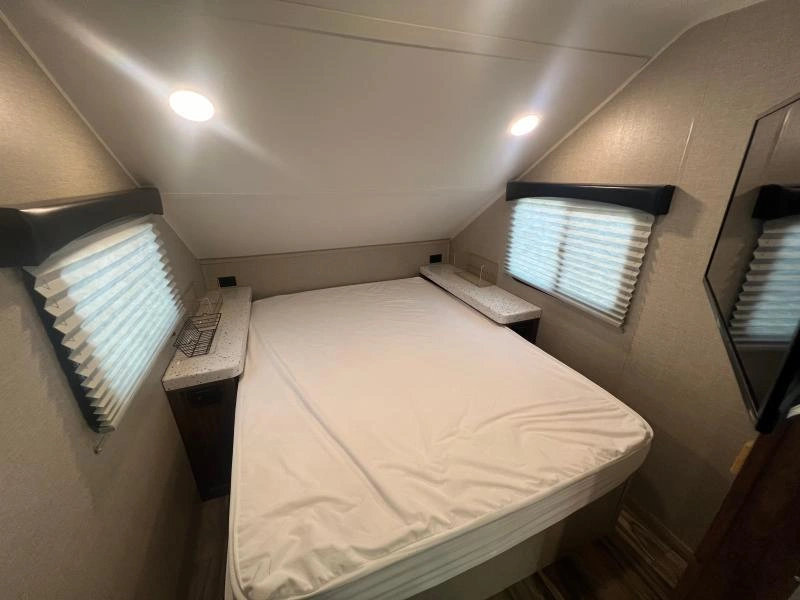Travel Lite Falcon 22rk 2019 alt