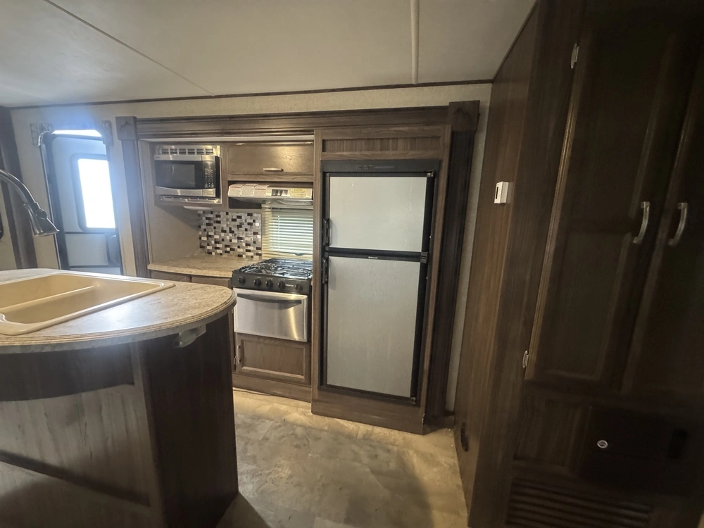 2017 Coachmen Apex 276 Bhss alt