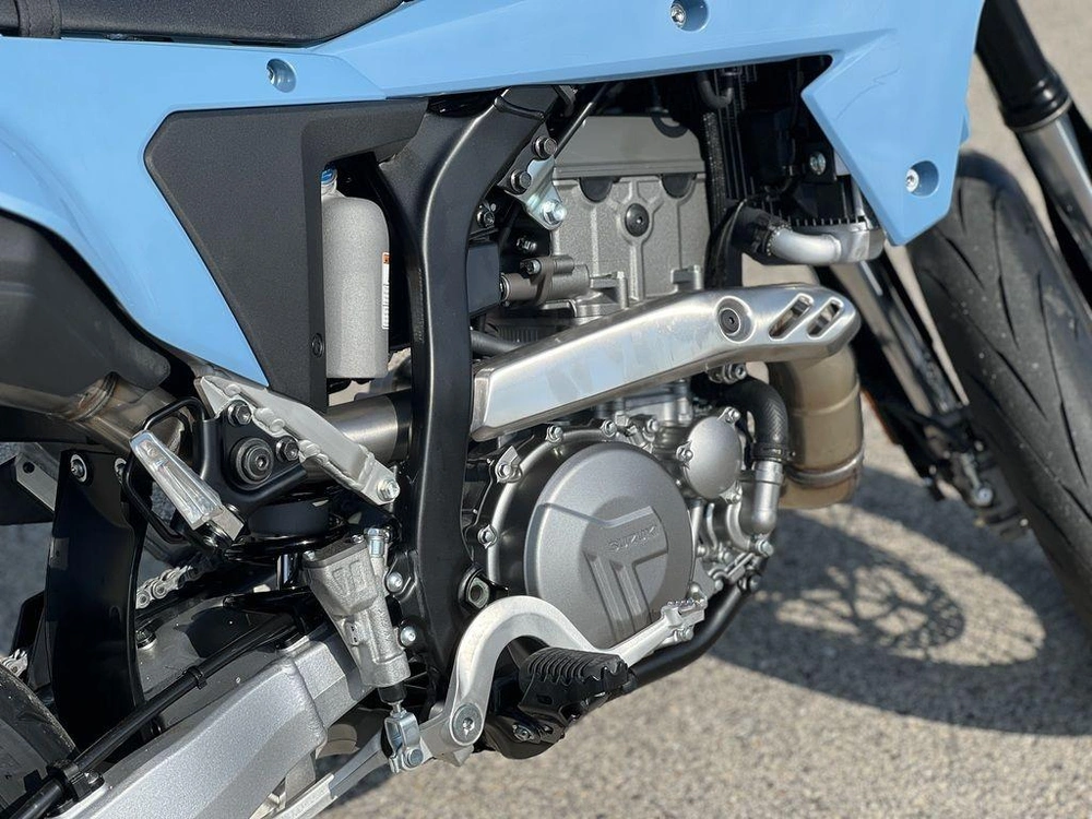 2025 Suzuki Dr-z4sm alt