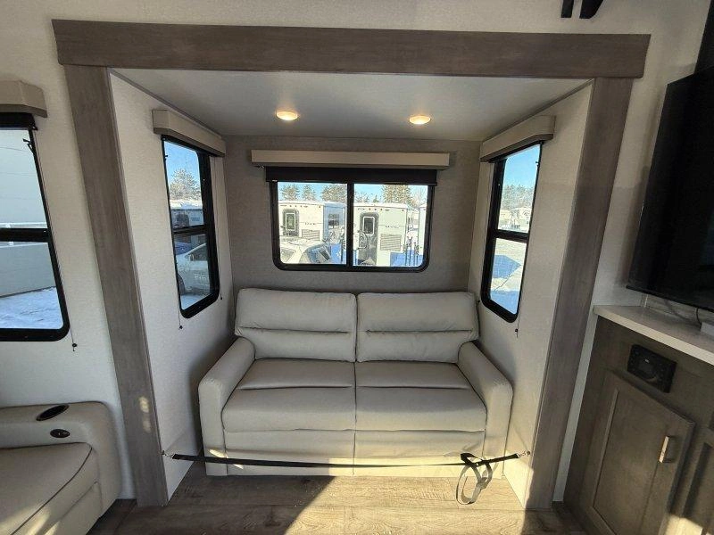 2026 Coachmen Catalina 44condo alt