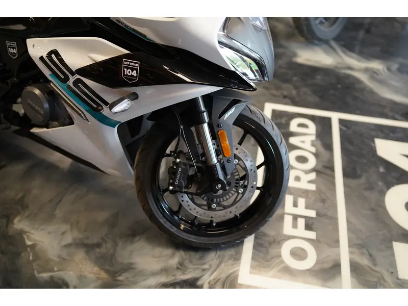 2024 CFMOTO 300 SS thumbnail 5