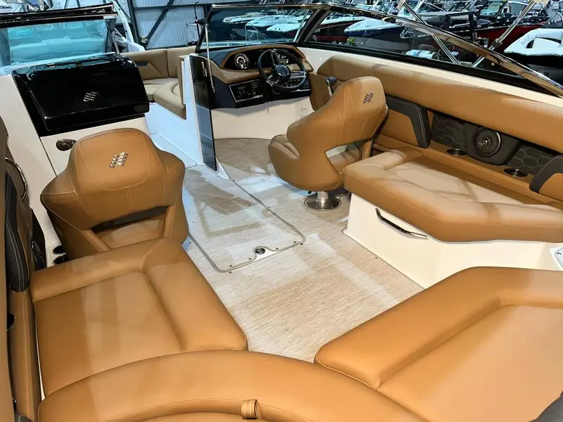 2024 Four Winns HD5 MERCRUISER 6.2L / BRAVO 3