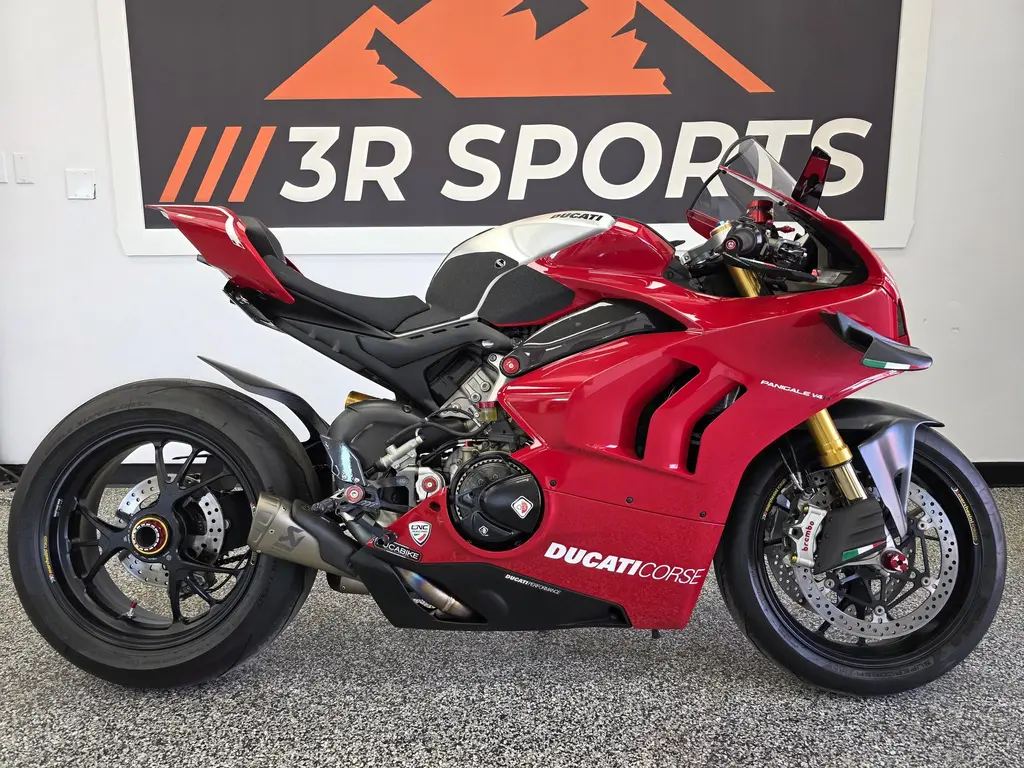 Ducati PANIGALE V4R ! 237 HP !  2019