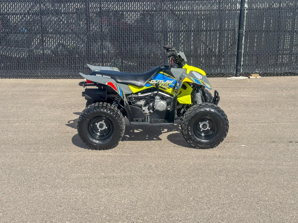 2021 Polaris Outlaw 110 - Avalanche Gray/lime Squeeze alt