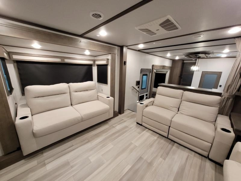 Grand Design Solitude 380fl 2023 alt