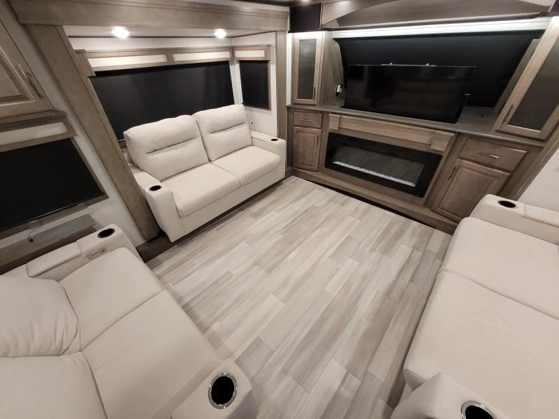 Grand Design Solitude 380fl 2023 alt