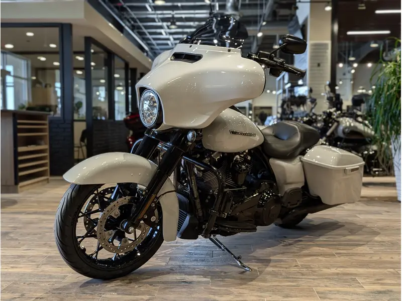 2020 Harley-Davidson Street Glide Special // Stone Washed White Pearl thumbnail 13