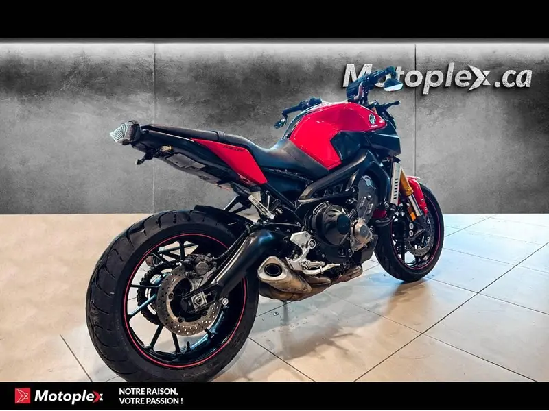 2014 Yamaha FZ09 thumbnail 3