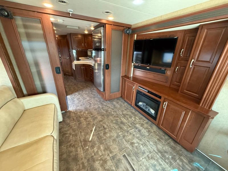 Thor Motor Coach Challenger 37kt 2015 alt