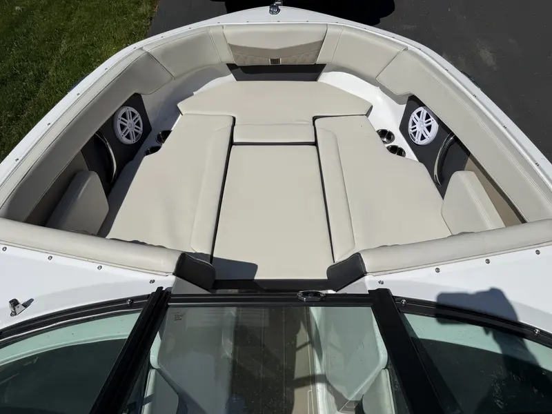 2025 Monterey Boats M20 SERIES thumbnail 18