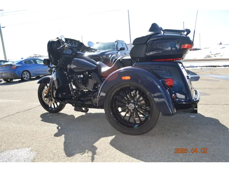 2025 Harley-Davidson FLHTCUTG thumbnail 4