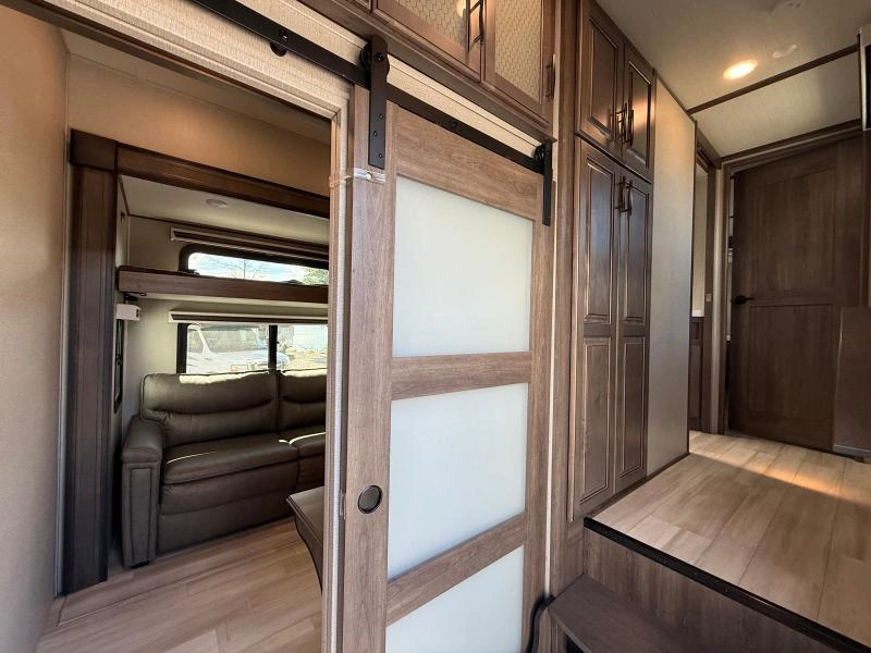 Grand Design Solitude 378mbs 2022 alt