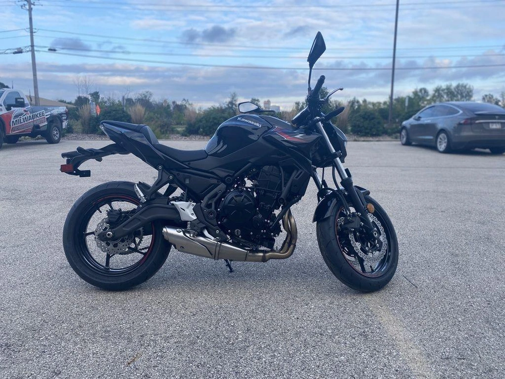 2025 Kawasaki Z650 alt