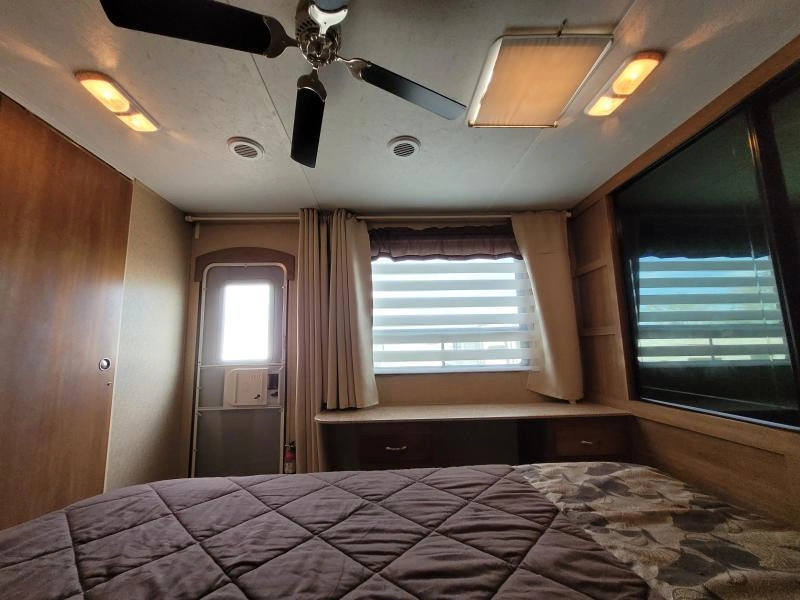 Coachmen Catalina 39fl 2015 alt