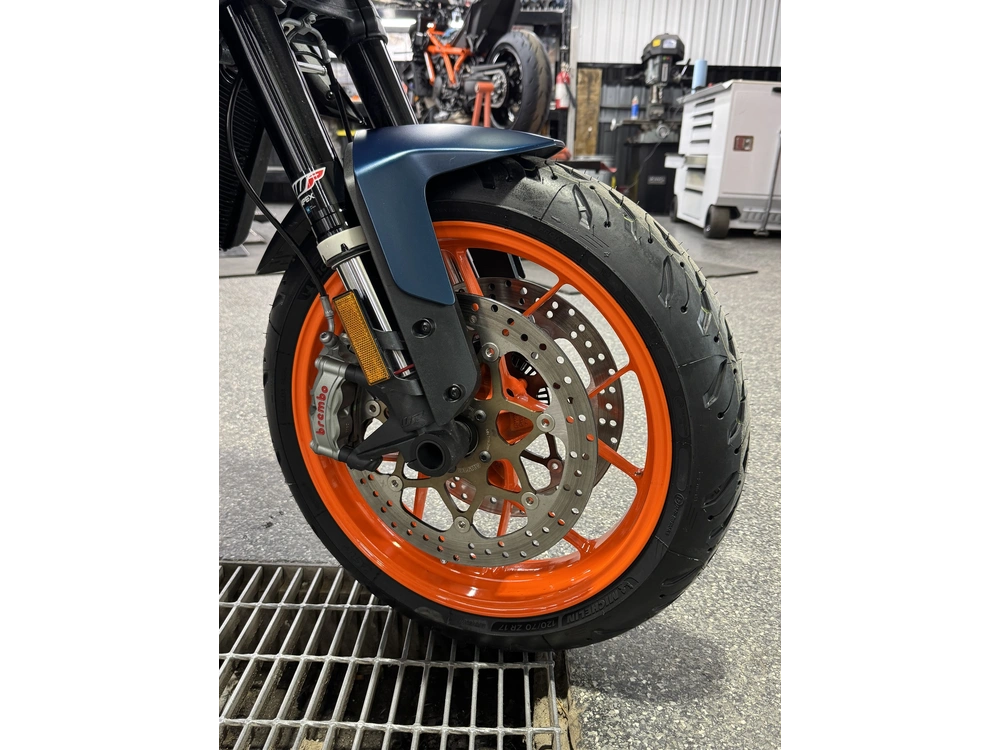Ktm Duke 890 R 2022 alt