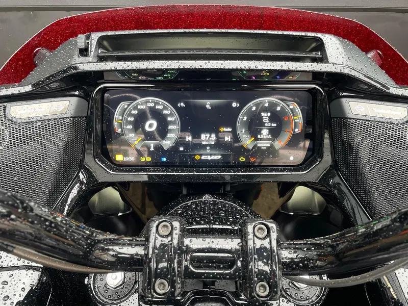 2026 Harley-Davidson FLTRXSTSE - CVO™ Road Glide® ST thumbnail 16