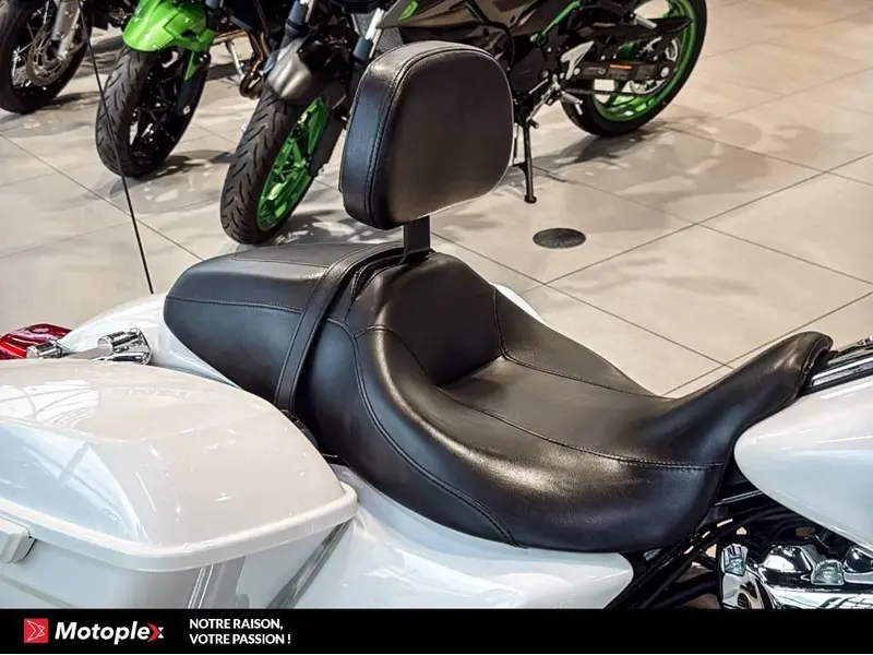 2017 Harley-Davidson STREET GLIDE FLHXS thumbnail 4