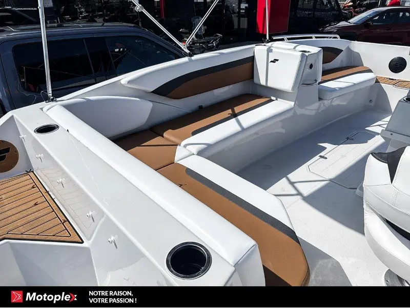 2025 Starcraft SVX 171 OB 90HP  deck boat bateau Ponté thumbnail 9
