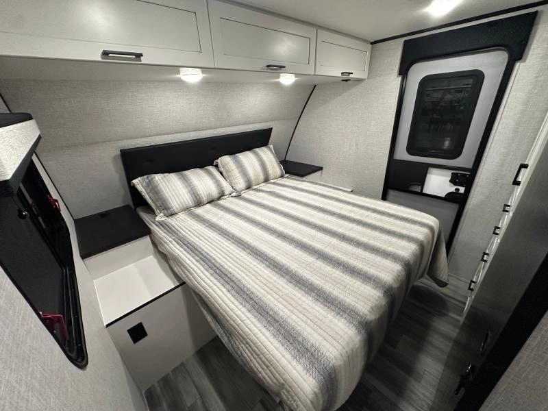 2027 Jayco Jay Feather 23rk alt