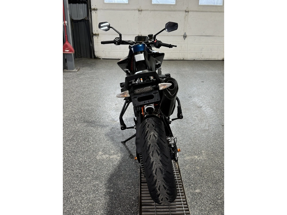 Ktm Duke 890 R 2022 alt