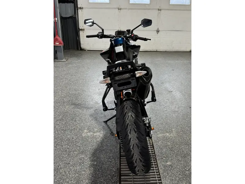 2022 KTM DUKE 890 R